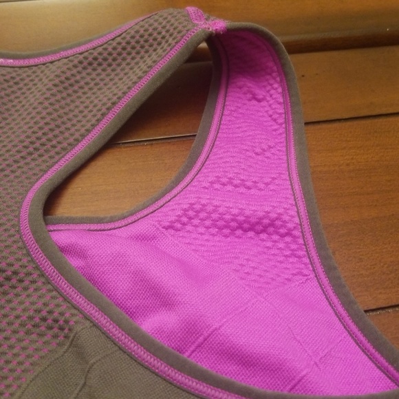NEW BALANCE 💜 REVERSIBLE BRA - Picture 8 of 8